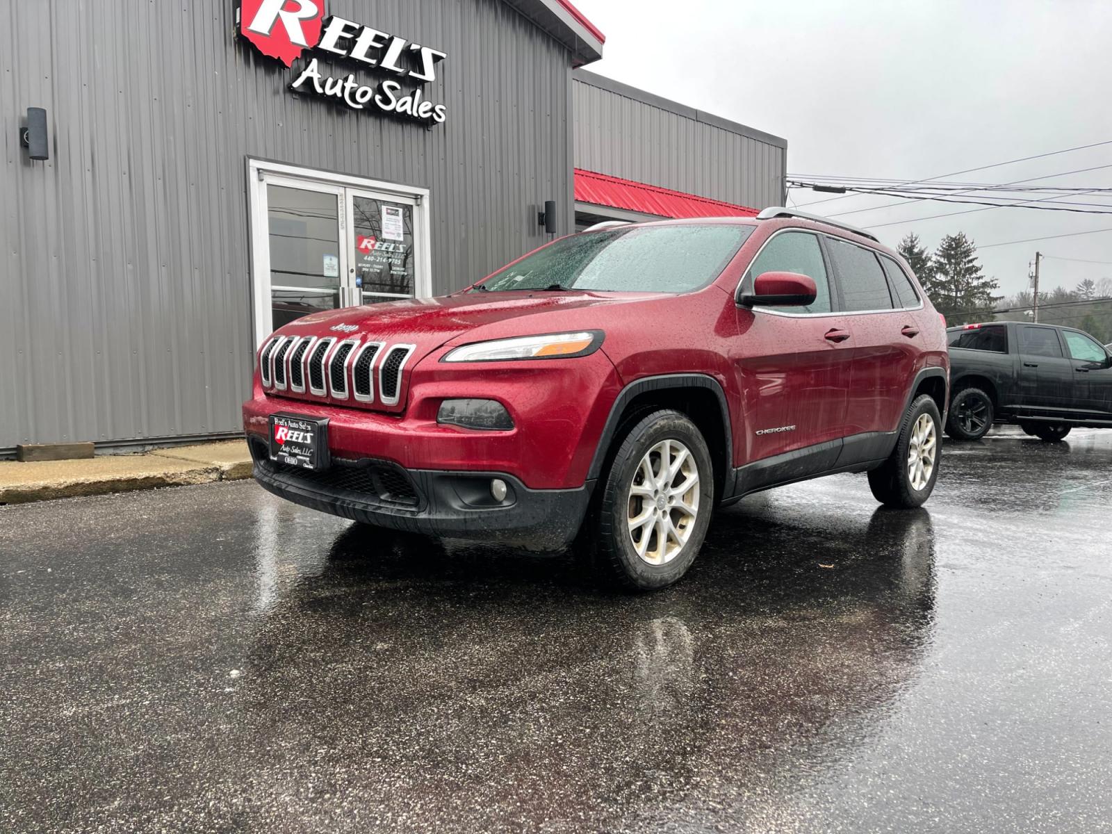 2014 Red /Black Jeep Cherokee Latitude 4WD (1C4PJMCB7EW) with an 2.4L I4 DOHC 16V engine, 9-Speed Automatic transmission, located at 11115 Chardon Rd. , Chardon, OH, 44024, (440) 214-9705, 41.580246, -81.241943 - This 2014 Jeep Cherokee Latitude with 4WD and the 2.4L engine paired with a 9-speed automatic transmission offers a blend of off-road capability and on-road comfort. The Active Drive I system enhances stability and traction in various conditions, while the LED daytime running lights and LED tail lig - Photo #0